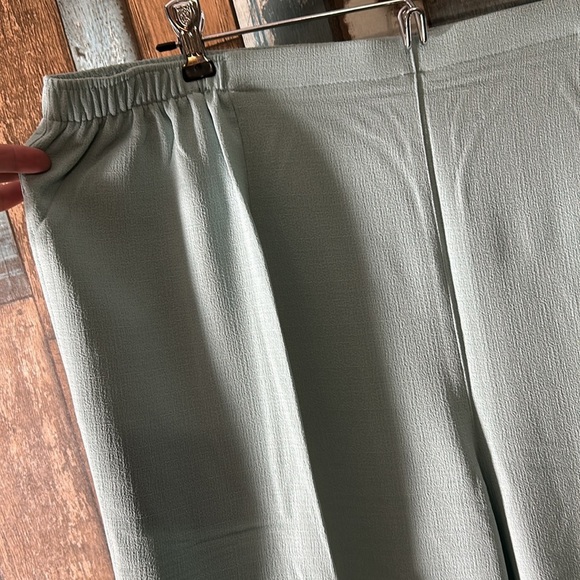 Draper’s & Damons mint slacks with pockets - Picture 8 of 14
